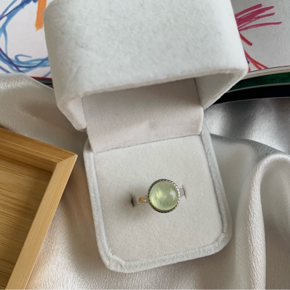 Brand new prehnite stone ring - Picture 1 of 4